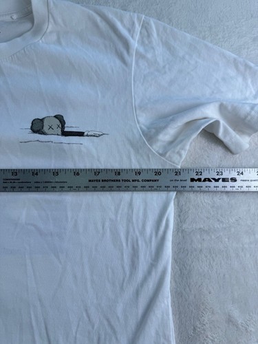 Uniqlo UT x KAWS Graphic T-Shirt Sz. L White Crewneck Cotton Casual - Picture 5 of 7
