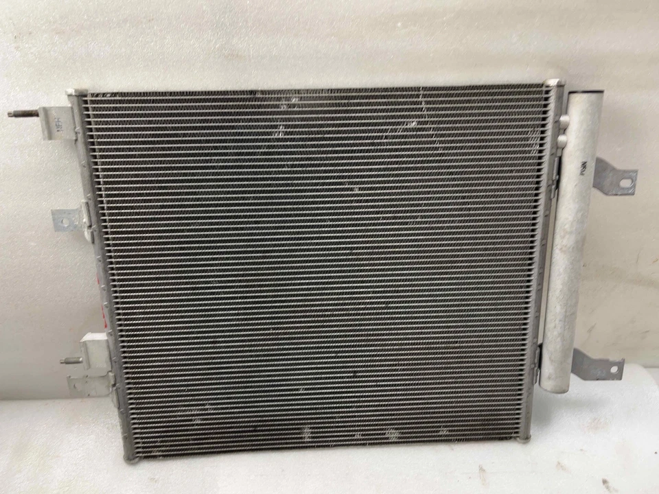 Condensador Jaguar F-Type 2014-2020 - transmisión automática de 3,0 L - 23 k millas OEM Foto 2 de 3