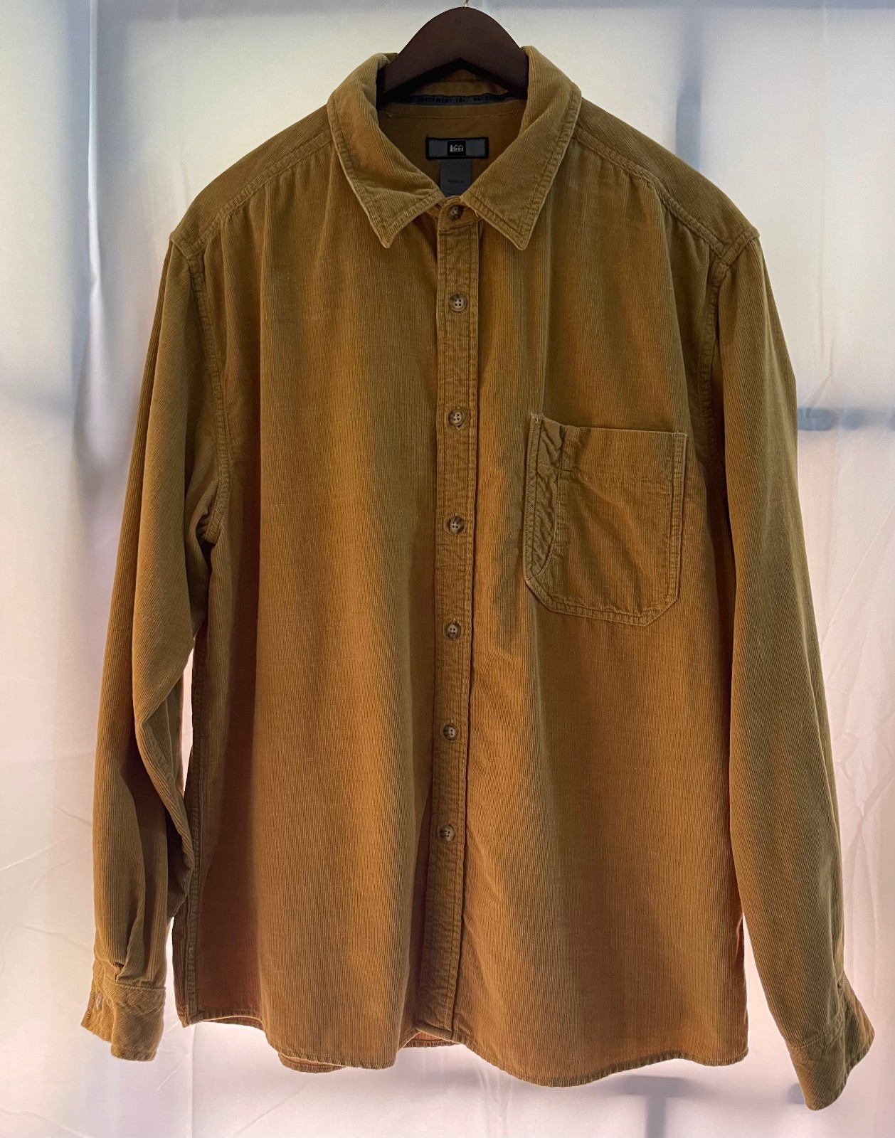 REI Men’s Tan Corduroy Shirt Medium Button Front Long Sleeve Outdoor Casual
