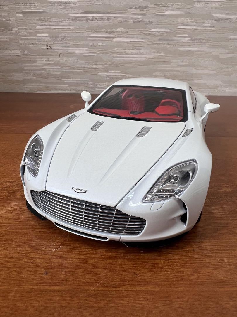 AstonMartin ミニカー One77 1/18 MONDOMOTORS 1:18 Aston Martin One-77 Mondo Motors - YouTube