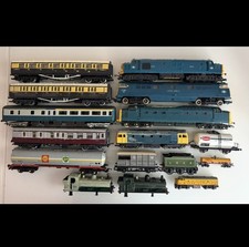 OO Gauge Diesel Locomotives & Carriages