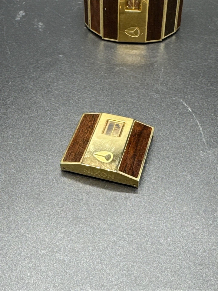 NIXON ROTOLOG -DARK BROWN W/Gold Trim -Watch Links Extra Face - Image 4 of 4