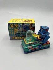 1977 Rocket U.S.A. X-9 Wind Up Action Robot Car