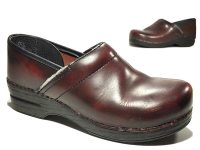 maroon danskos