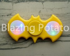 Light Up LED Bat Fidget Hand Spinner Figet Desk Toy Focus EDC ADHD  USA  YELLOW