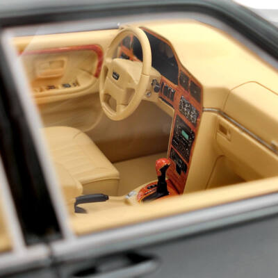 DNA Collectibles Volvo S90 Royal, dunkelgrün 1998, 1:18