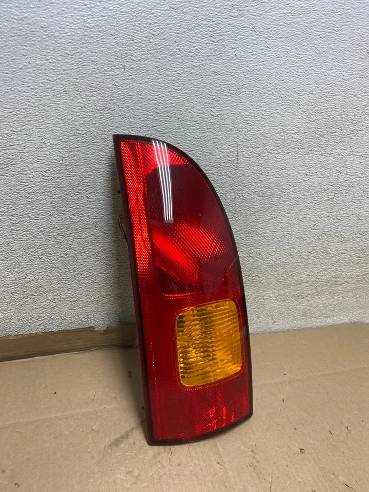 Luz trasera lateral izquierda Nissan Quest 1999 a 2000 OEM U6681 DW Foto 3 de 4