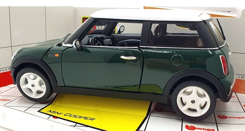 BURAGO 1/18 Scale Diecast 33796 - Mini Cooper - Green With White Roof - Image 2 of 4