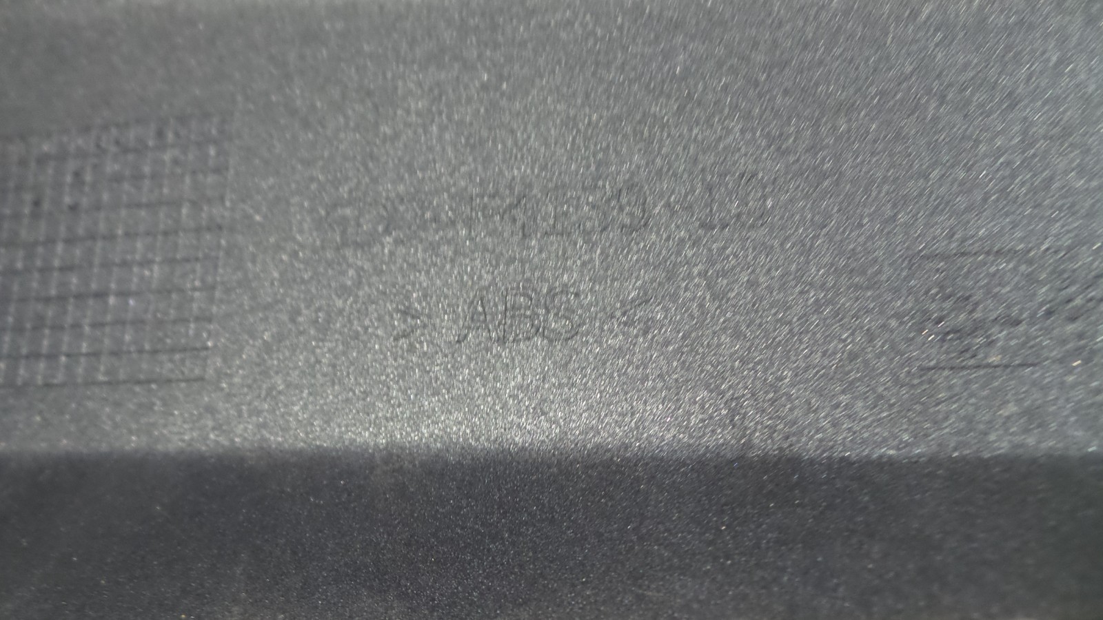 YAMAHA MT 125 RIGHT TANK COVER GENUINE LOOK MY PICTURES PLEASE