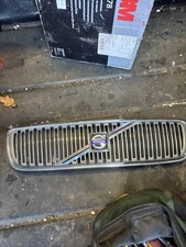 Volvo V70 Mk2 Front Radiator Grille 08693346