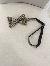 Dark latte dot pattern pre-tied bow tie