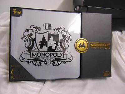 Hasbro Gaming Monopoly 64 Pieces Signature Token Edition Board