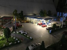 Einzigartig Diorama Top Tankstelle ARAL mit Pkws und LED Beleuchtung HO Hammer👍