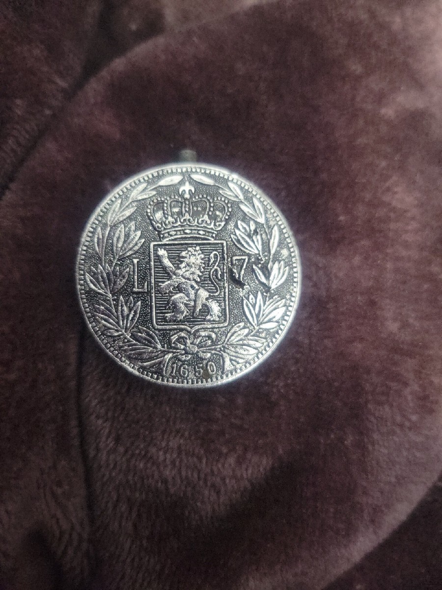 Vintage L7 1650 Lion and Crown Coin Flint Cigarette Lighter Vintage L7 1650 Lion and Crown Coin Flint Cigarette Lighter