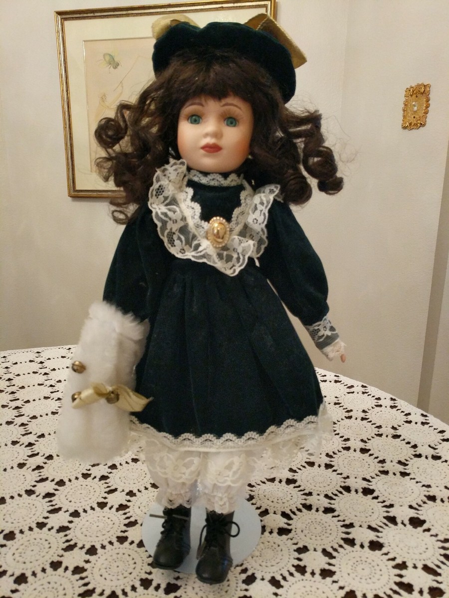Beautiful Heritage Mint Porcelain Musical French Doll Plays 