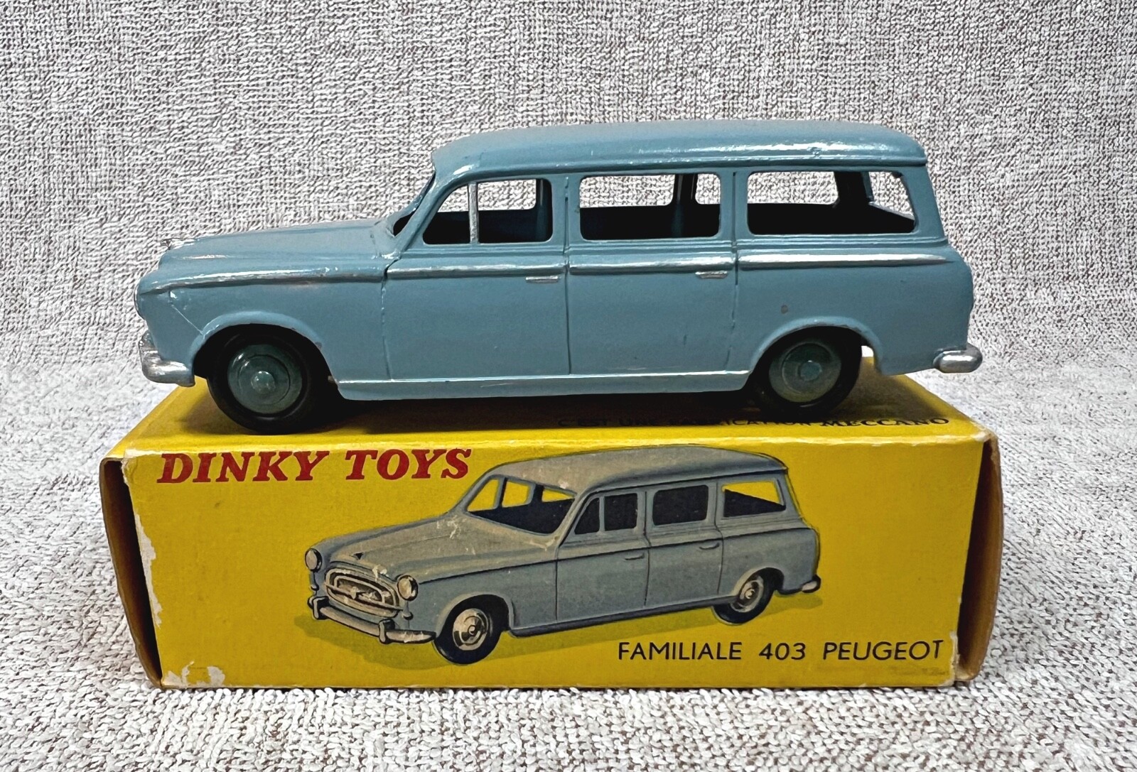 DINKY TOYS ORIGINALE Peugeot 203 Made In France Par Meccano-Superbe Etat - EUR 1,00 - FR