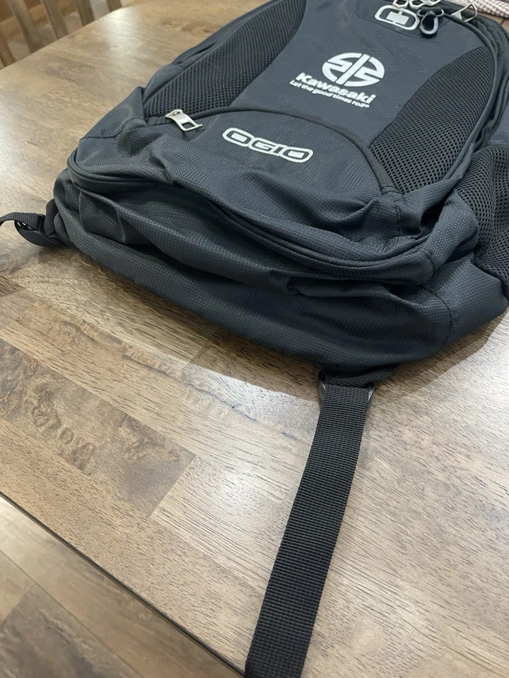 Mochila de viaje Kawasaki River Mark Ogio negra nueva con etiquetas funda para computadora portátil Foto 4 de 4