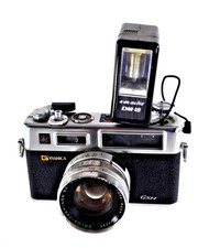 Yashica Electro 35mm Film Camer35 GSN Rangefinder 45mm f/1.7 Lens Flash Untested