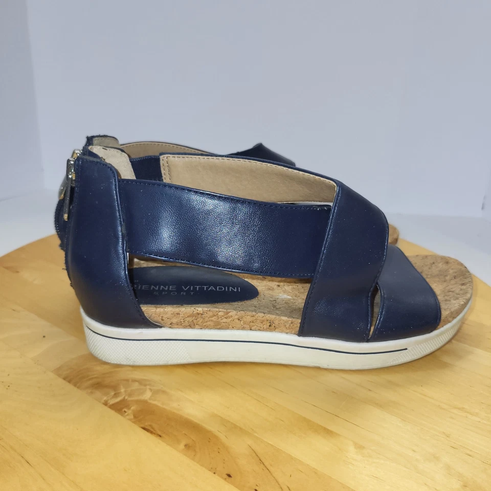 Sandalias deportivas Adrienne Vittadini para mujer talla 6M azul marino trampas cremallera trasera corcho Inso Foto 2 de 4