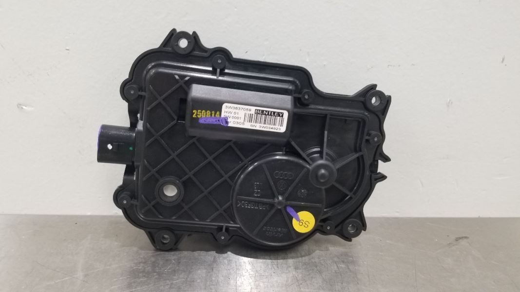 Bentley Continental GT FRONT+RIGHT Door lock actuator P/N 3W3837059