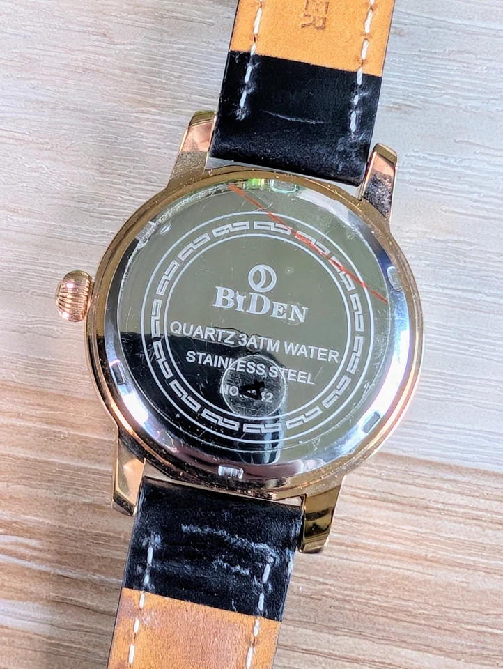 Reloj Mujer BIDEN Tono Oro Rosa Con Estrás, Cara Floral, Banda Negra Foto 4 de 4