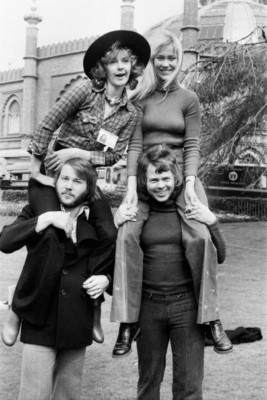 Swedish pop group ABBA consisting of Agnetha Fltskog Bjorn Ulvaeu- 4x6 Photo