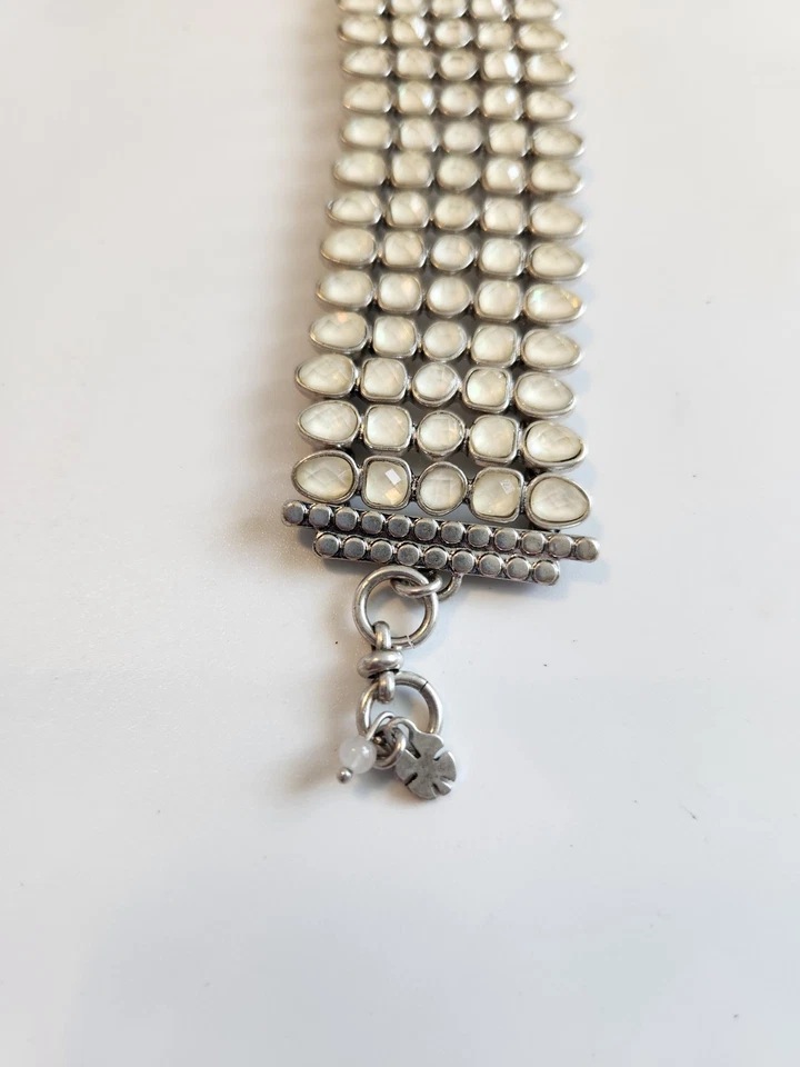 Pulsera Lucky Brand ancha llamativa blanca con cuentas plateadas 6-7" Foto 3 de 4