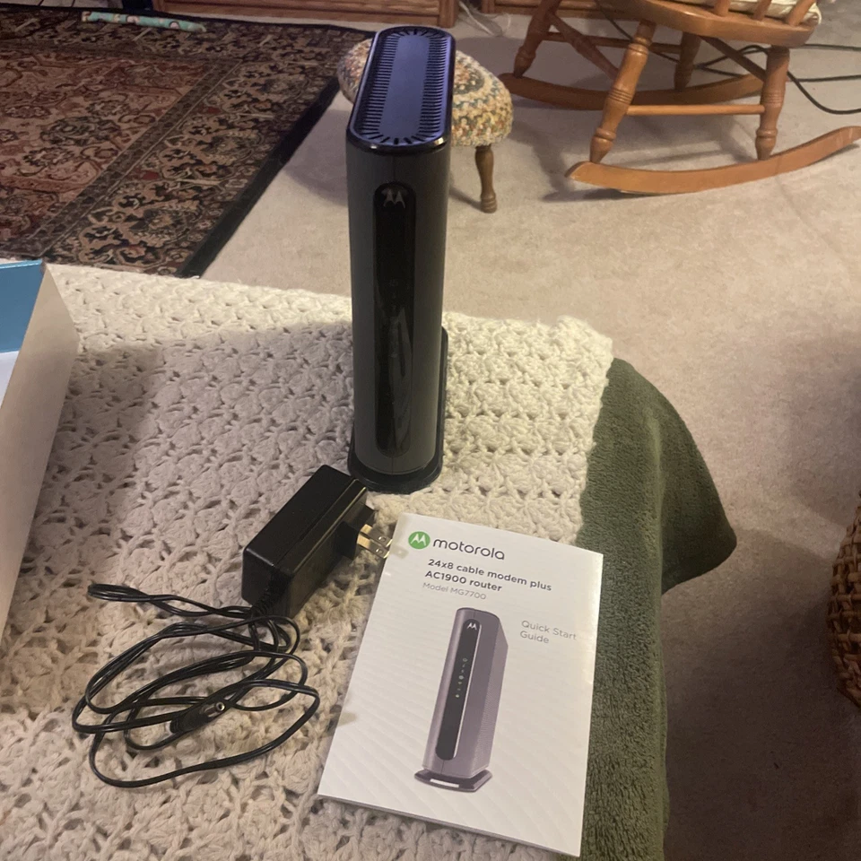 Motorola MG7700 AC1900 Dual-Band DOCSIS 3.0 Cable Modem Router - Image 2 of 4