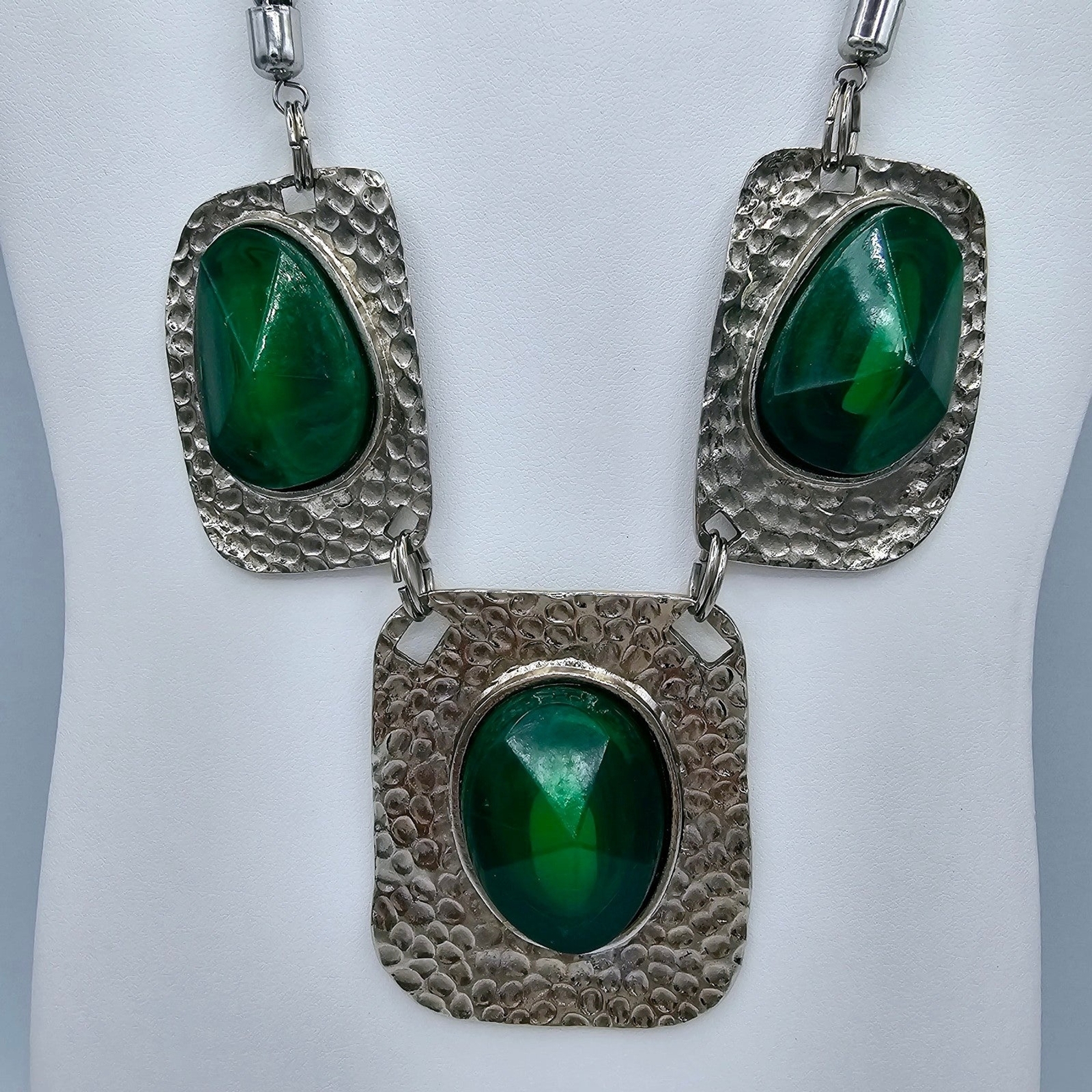Statement Necklace Unique Green Gem Hammered Silv… - image 3