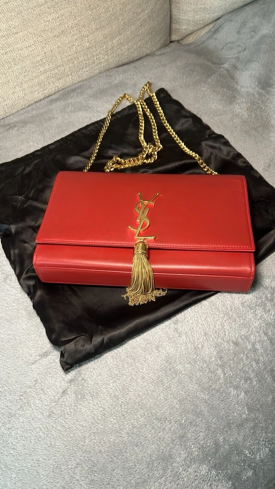 Bolso sin asas Yves Saint Laurent rojo dorado con borla de hombro / bandolera Foto 2 de 4