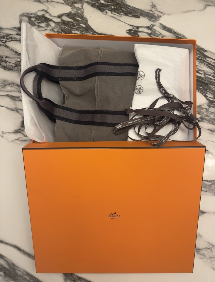 Authentic Hermès Fourre-Tout Cabas Tote Bag Grey Canvas Vertical Shopping Tote