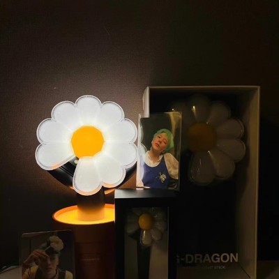 GD BIGBANG G-DRAGON LIGHT STICK Black Little Daisy Support Glow Stick Flowerpot.