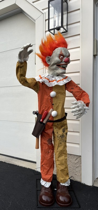 Halloween 4.5ft HD Animated Sinister Steve Maintenance Clown Animatronic LED.