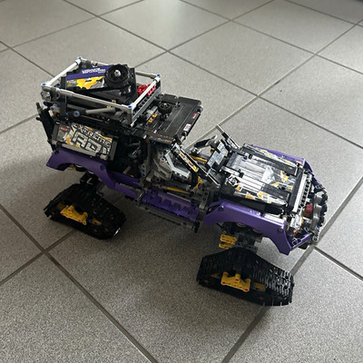 LEGO Technic: Offroad-Kettenfahrzeug/Truck lila/schwarz (gebautes Modell)