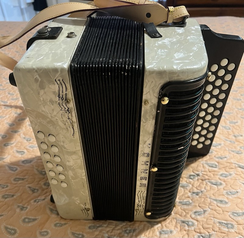 Hohner Corona II Vintage Accordion Key of G – Project / Repair – Strong Sound