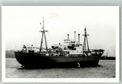 38225414 - 2351 Hamburg Frachter vor Industriekulisse Ort lt. Recherche