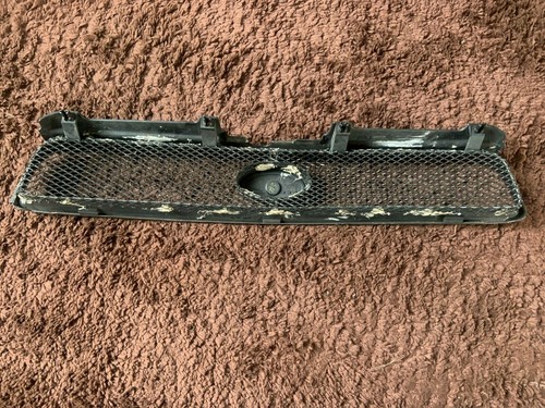 Subaru Impreza WRX Wagon Front Grille 91121FE000 , 91122FE000 - Picture 2 of 7