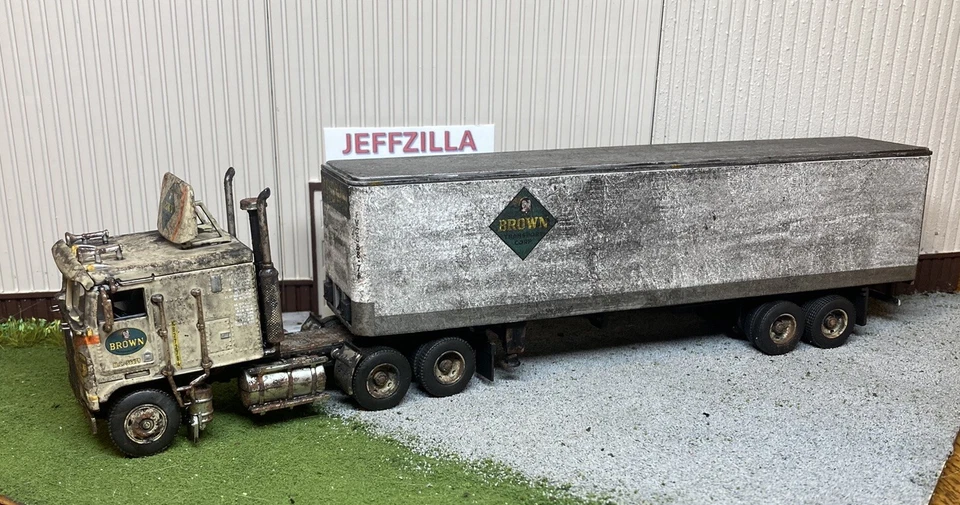 Semirremolque y remolque Kenworth K100 1/64 diecast oxidado desgastado granero encontrar DCP Foto 2 de 4