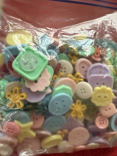 Bag Full Of Buttons 18 Ounces - Picture 2 of 3