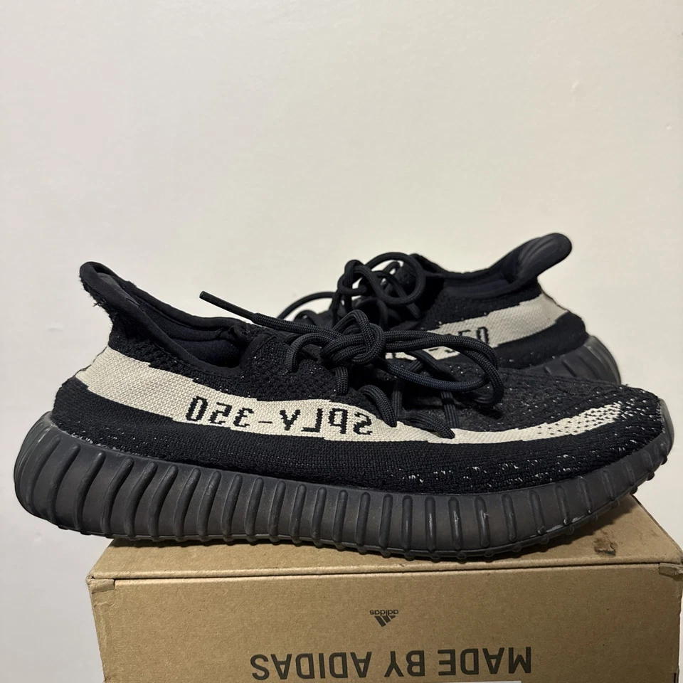 Yeezy 350 v2 'Oreo' Size 9.5 - Image 3 of 4