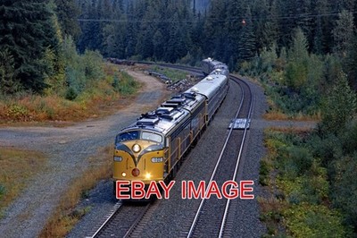 FOTO KANADISCHE EISENBAHN - 102 & 103 CN DIRECTOR'S SPECIAL AM BLUE RIVER. 11 SEPT