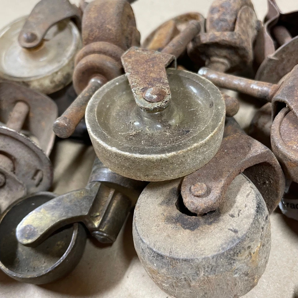 Juego de 20 ruedas giratorias de muebles antiguos vintage de metal, madera y plástico Foto 4 de 4