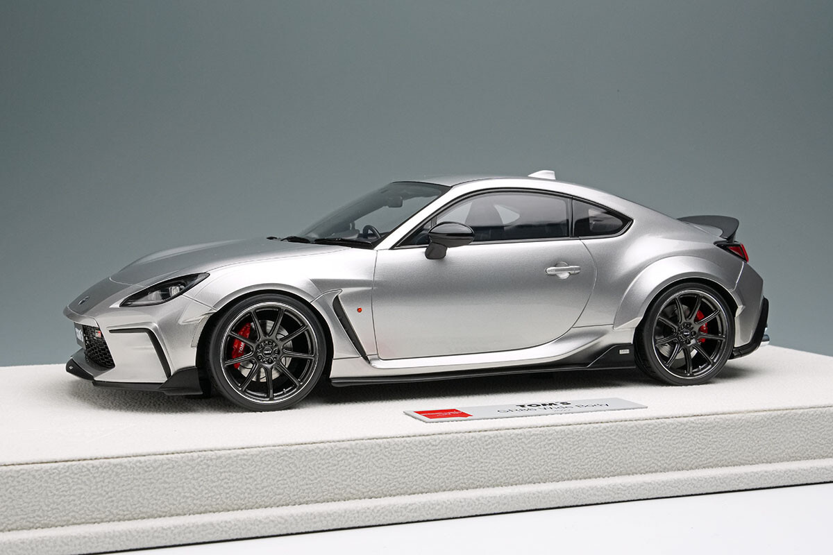 EIDOLON 1/18 TOMS TOYOTA GR86 Широкий кузов 2022 Ice Серебристый металлик EML120E