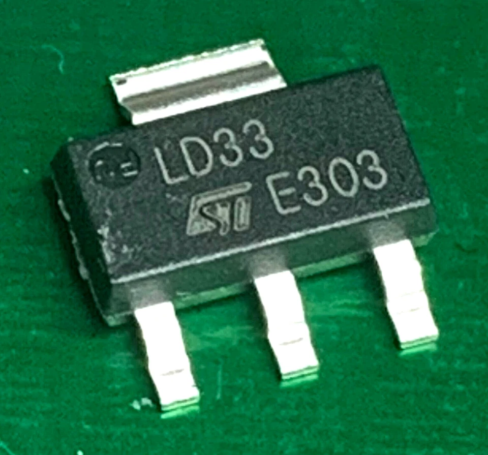 ST MICROELECTRONICS LD1117S33C LD33 Circuito Integrato Stabilizzatore di tensione LDO 3,3V 0,95A SMD
