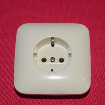 Busch-Jaeger Busch-Duro SI-Schuko-Steckdose cremeweiß 2300 EUJ-212