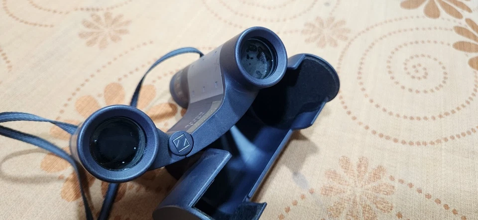 Zeiss Germany 8 X 20B T* P* Compact Victory Binoculars in Hard Keeper Neck Strap - Image 3 of 4