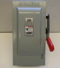 SIEMENS HEAVY DUTY SAFETY SWITCH P/N: HF221N 30A 240VAC 250VDC NEMA TYPE 1