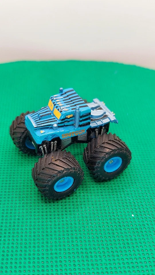 MICRO MACHINES - MONSTER TRUCK "SHOTGUN" Blue/ Black Kenworth Cab TuffTrax - Image 3 of 4