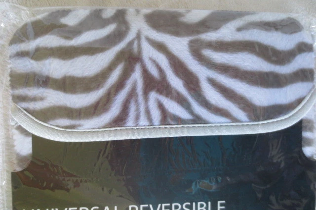 Hype Neoprene Sleeve Tablets/Netbook & Notebooks Up To 10.1 in Zebra Print - Image 4 of 4