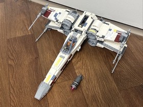 LEGO Star Wars X-Wing Fighter 75218 Incomplete With Instructions